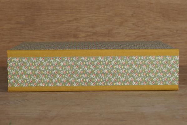Organizer box with a graphic pattern